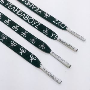 Қара және ақ ультра етік аяқтары